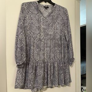 ASOS women’s dress size 12 has an attached slip on the inside